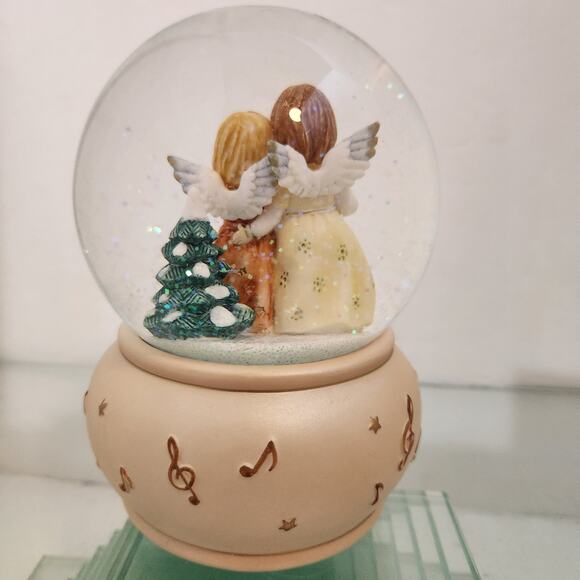 Christmas Angels Musical Snow Globe - Picture 4 of 6